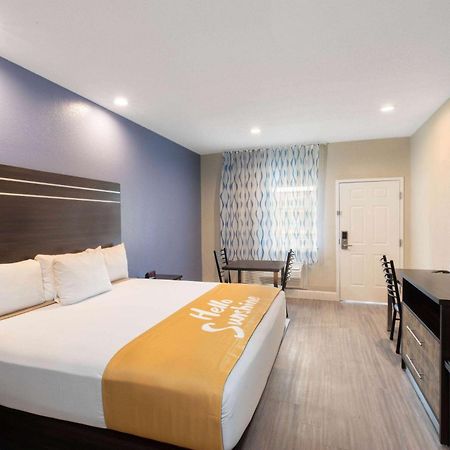 Days Inn & Suites By Wyndham La Porte Exteriér fotografie