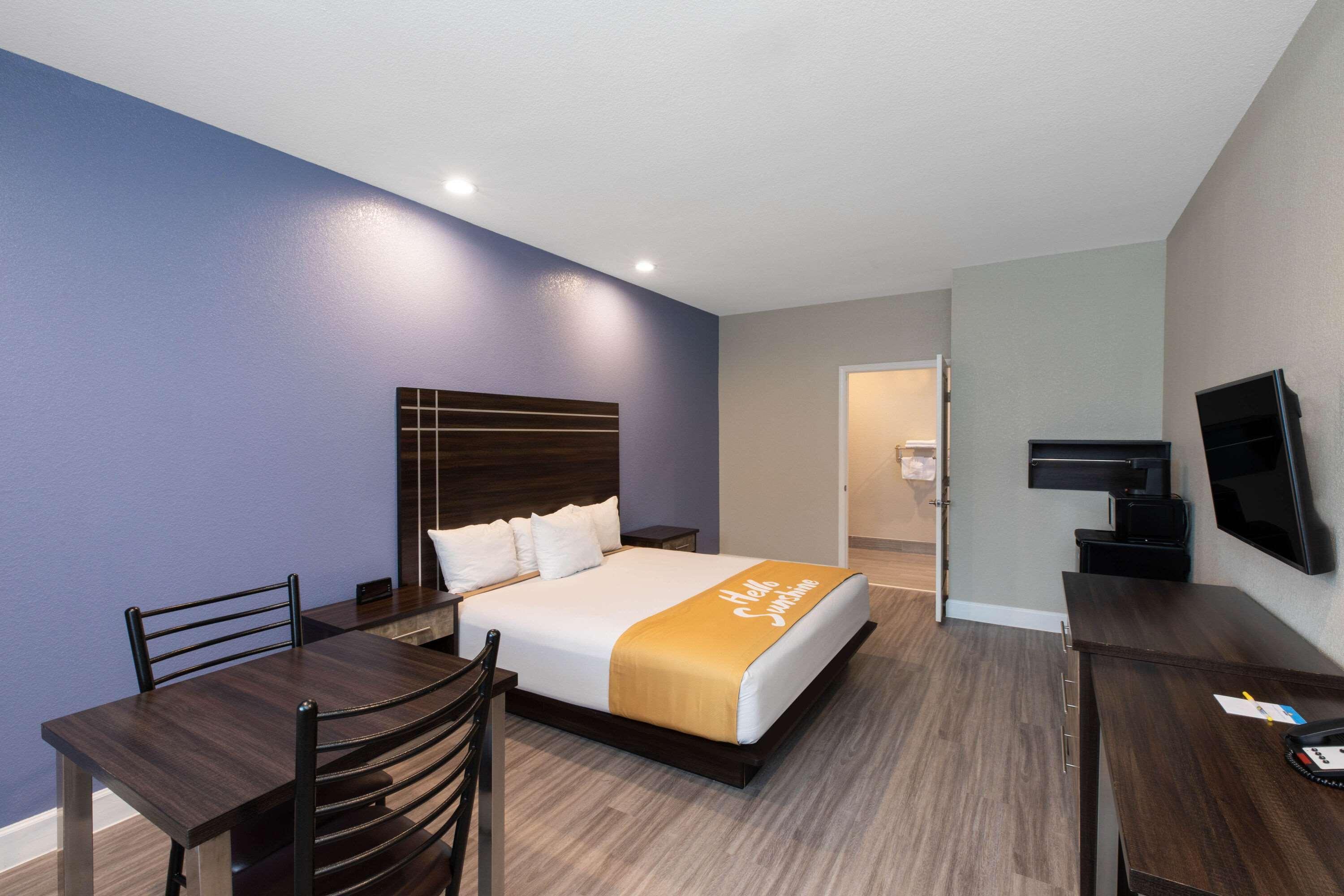 Days Inn & Suites By Wyndham La Porte Exteriér fotografie
