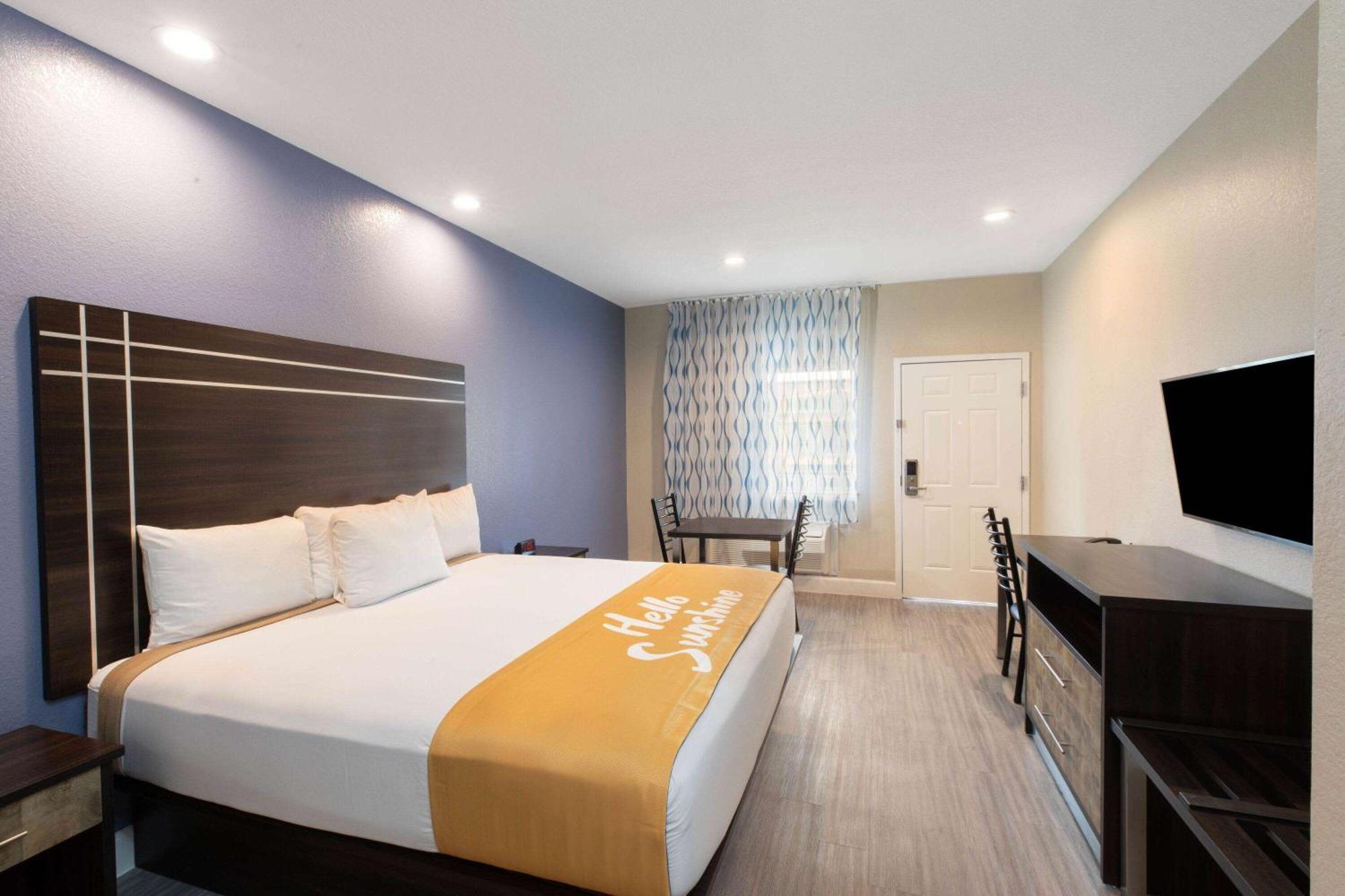 Days Inn & Suites By Wyndham La Porte Exteriér fotografie